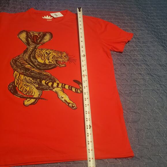 NEW Heads or Tails Size XL FITTED Red T-Shirt Cobra Tiger Rhinestone TINY FLAW - Picture 8 of 8